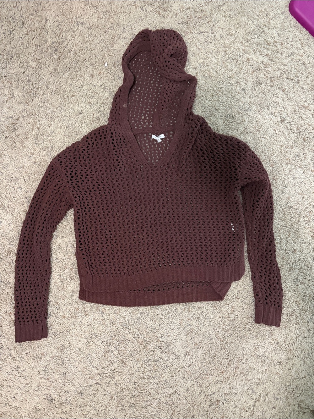 Maurices Cropped V-Neck Hooded Sweater in Maroon